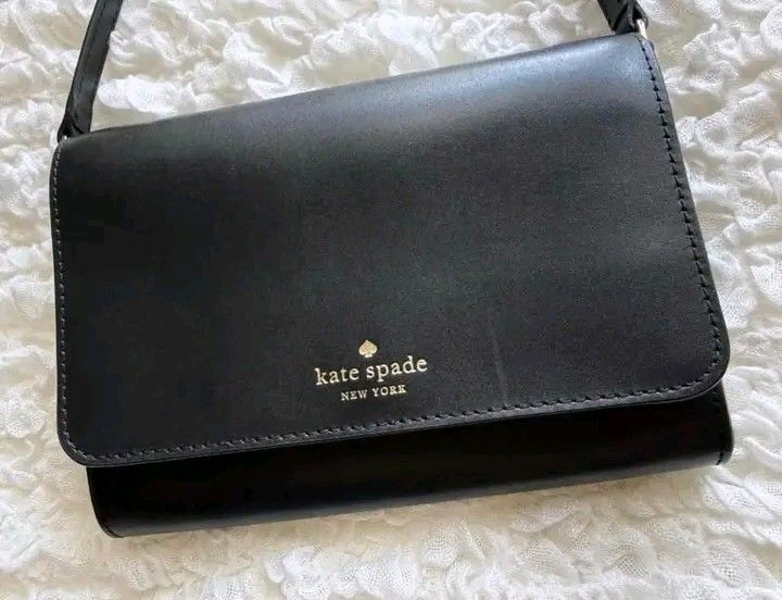 KATE SPADE SLING BAG (Category: Luxury Bags & Wallets) located in Alaminos. Submitted by doc_helenpretty99 (Listing ID 1468511609, Image 3). Description: 👜 KATE SPADE — ON HAND 🇵🇭 ✨ Ready to ship! Beautiful Kate Spade bag in good overall condition. Minimal scratches only, but still a lovely piece to add to your collection! 🤍 📦 On hand in the Philippines 🚚 Ready to ship 📩 Message me to claim yours! First come, first served. 💕.