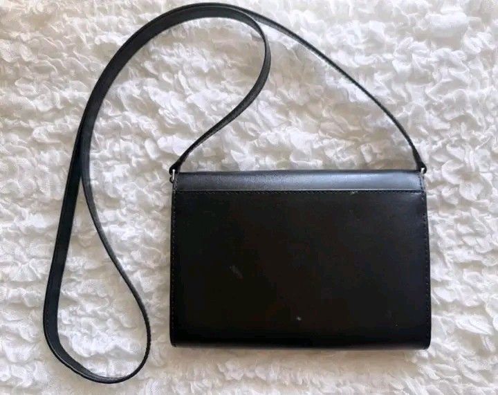 KATE SPADE SLING BAG (Category: Luxury Bags & Wallets) located in Alaminos. Submitted by doc_helenpretty99 (Listing ID 1468511609, Image 2). Description: 👜 KATE SPADE — ON HAND 🇵🇭 ✨ Ready to ship! Beautiful Kate Spade bag in good overall condition. Minimal scratches only, but still a lovely piece to add to your collection! 🤍 📦 On hand in the Philippines 🚚 Ready to ship 📩 Message me to claim yours! First come, first served. 💕.