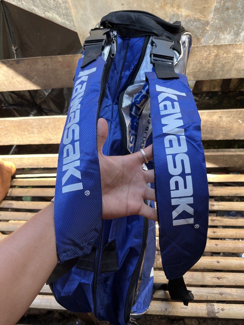 Kawasaki Tennis Bag (Category: Backpacks) located in Valencia. Submitted by bordzsthrift (Listing ID 1468515286, Image 2). Description: Exellent Condition With rocket pouch 2 way.