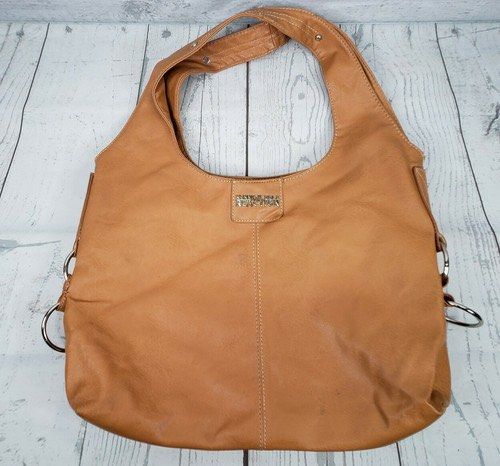 Kenneth Cole Reaction Camel Tan Hobo (Category: Luxury Bags & Wallets) located in Dagupan City. Submitted by nicacloset.ph (Listing ID 1468543390, Image 1). Description: good condition with signs of use photo for reference only.