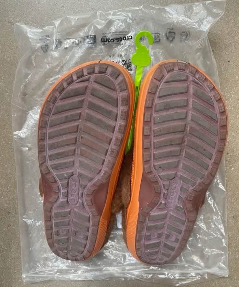 Kenny South Park Crocs (Category: Casual Shoes) located in Consolacion. Submitted by popsandlegends (Listing ID 1468673576, Image 2). Description: Size m10 Used twice .