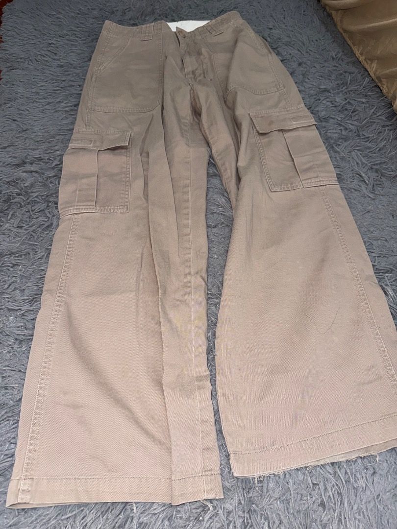 Khaki Utility Cargo Pants with Pockets (Category: Jeans) located in Quezon City. Submitted by ashhaul (Listing ID 1468571045, Image 1). Description: - Style: Relaxed wide-leg fit, streetwear essential - Pockets: Large side utility pockets and deep front pockets - Closure: Button fly - Material: Durable cotton twill that holds its structure - Color: Neutral earthy khaki that matches everything.