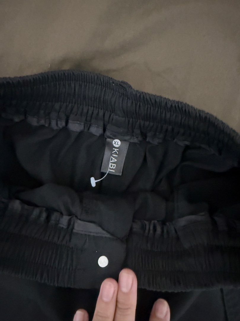 Kiabi Black Cargo Shorts Size XL (Category: Shorts) located in Quezon City. Submitted by turtleandfishes (Listing ID 1468675551, Image 2). Description: - Brand/Model: Kiabi Black Cargo Shorts - Size: XL - Waist: Approx. 15 inches across (with elastic waistband & drawstring) - Length: Approx. 19 inches total - Details: Button fly, front flap pockets with metal accents, and back pockets - Style: Casual everyday wear, easy to pair with tees and tank