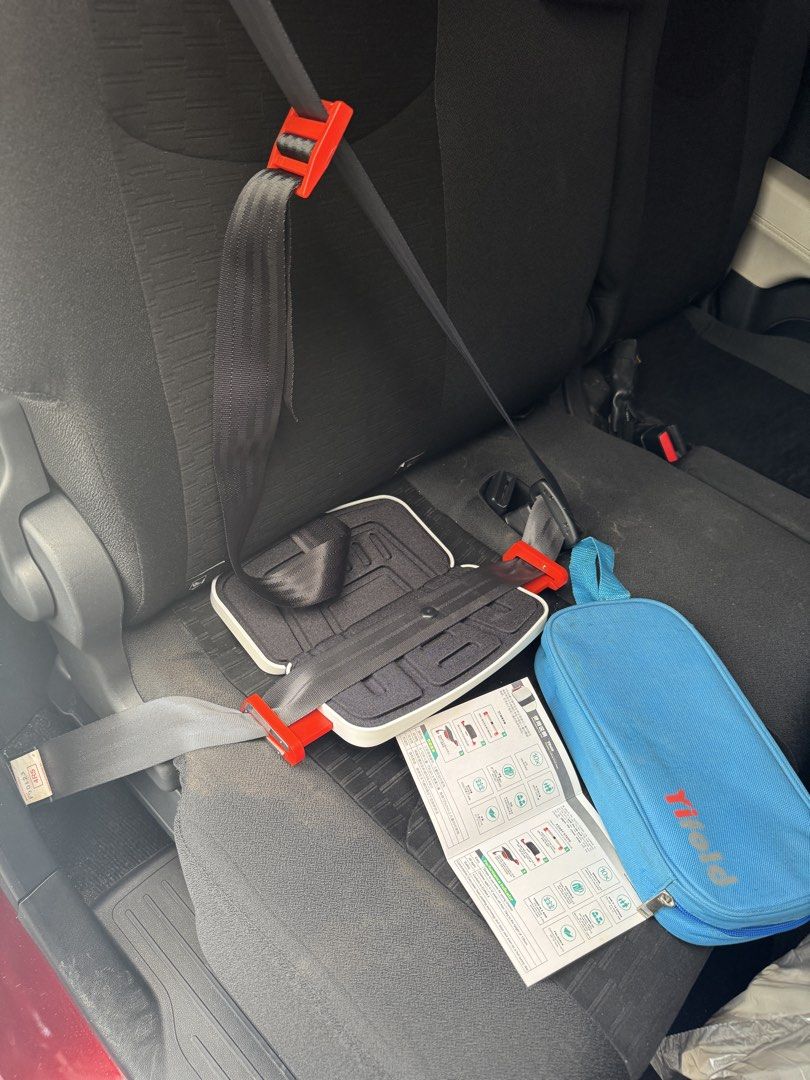 Kids folding booster seat (Category: Safety Gates, Locks & Protectors) located in Quezon City. Submitted by younik_finds (Listing ID 1468520548, Image 3). Description: Super convenient folding booster seat for kids with instructions.