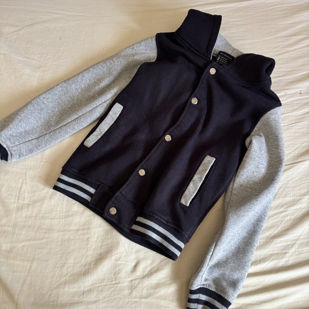 Kids H&M & Gap Sweater Bundle & Hoodie (Category: Babies & Kids Fashion) located in Binan City. Submitted by mypreloved_haul (Listing ID 1468532035, Image 2). Description: .