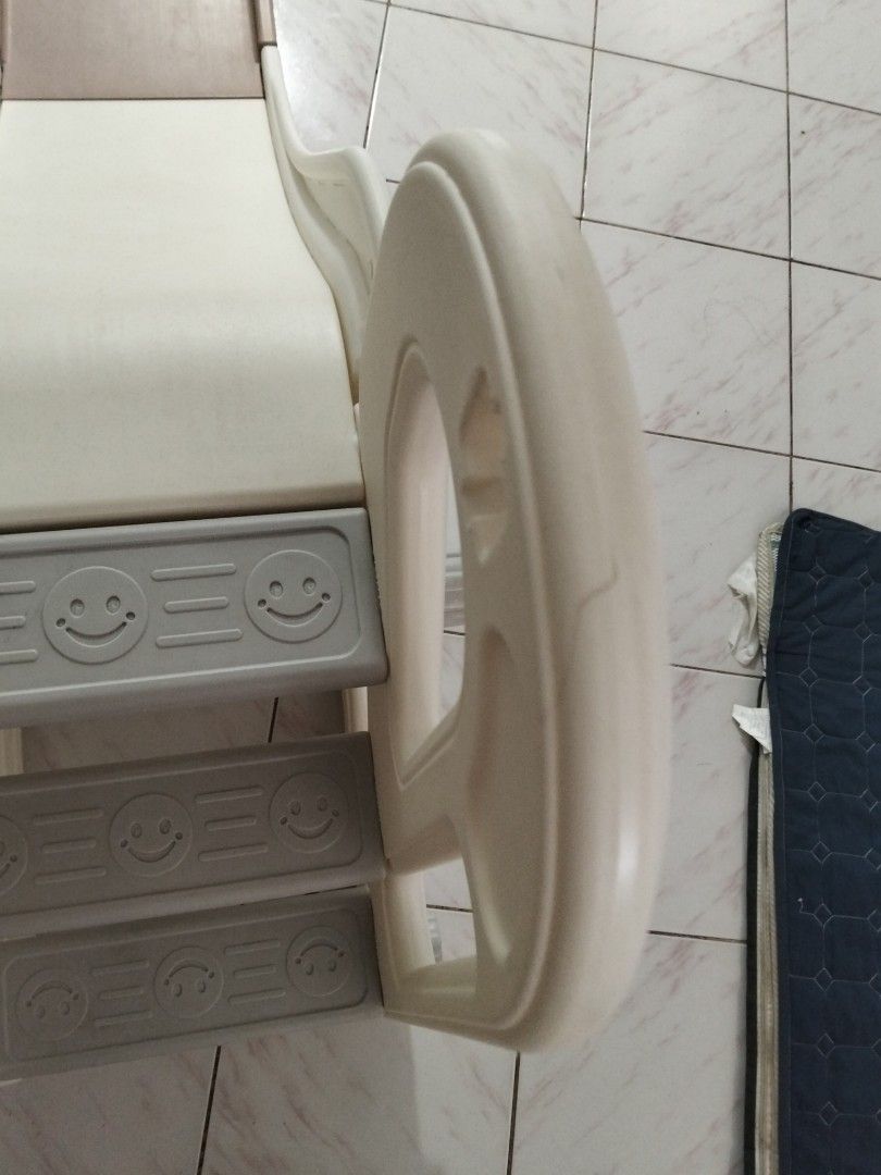 Kids Slide in Beige (Category: Infant Playtime) located in Cavite. Submitted by noblewind_d26884 (Listing ID 1468547104, Image 3). Description: Meron lang syang crack sa handle nasa last pic. Lagyan lang ng adhesive for plastic or tape. kayo na bahala. .