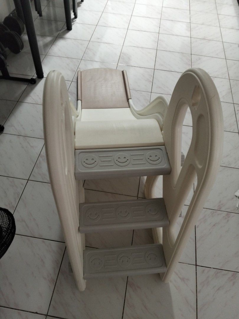 Kids Slide in Beige (Category: Infant Playtime) located in Cavite. Submitted by noblewind_d26884 (Listing ID 1468547104, Image 2). Description: Meron lang syang crack sa handle nasa last pic. Lagyan lang ng adhesive for plastic or tape. kayo na bahala. .