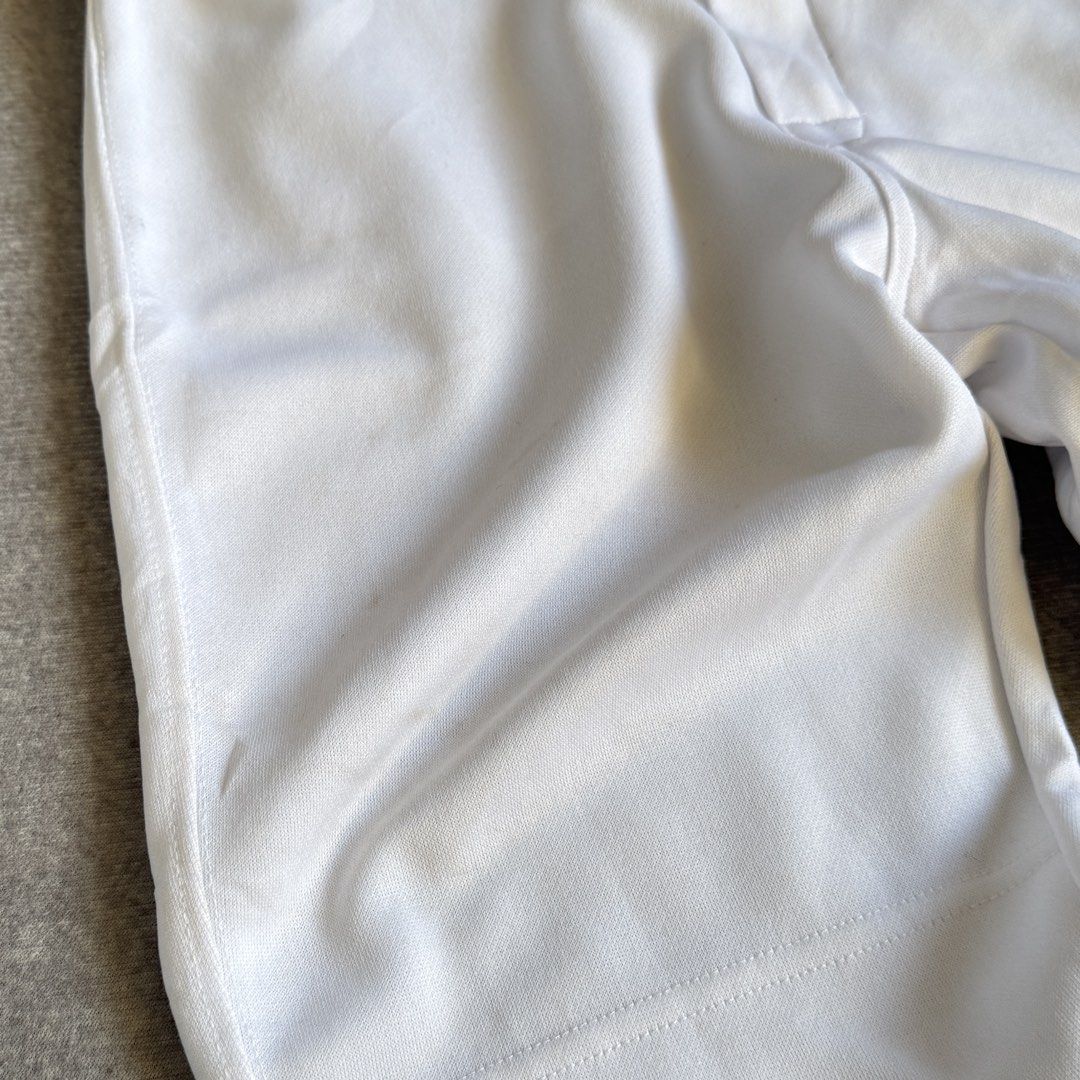 kids white jogger pants (Category: Babies & Kids Fashion) located in Baguio. Submitted by mapa_laku (Listing ID 1468711675, Image 3). Description: needs wash.