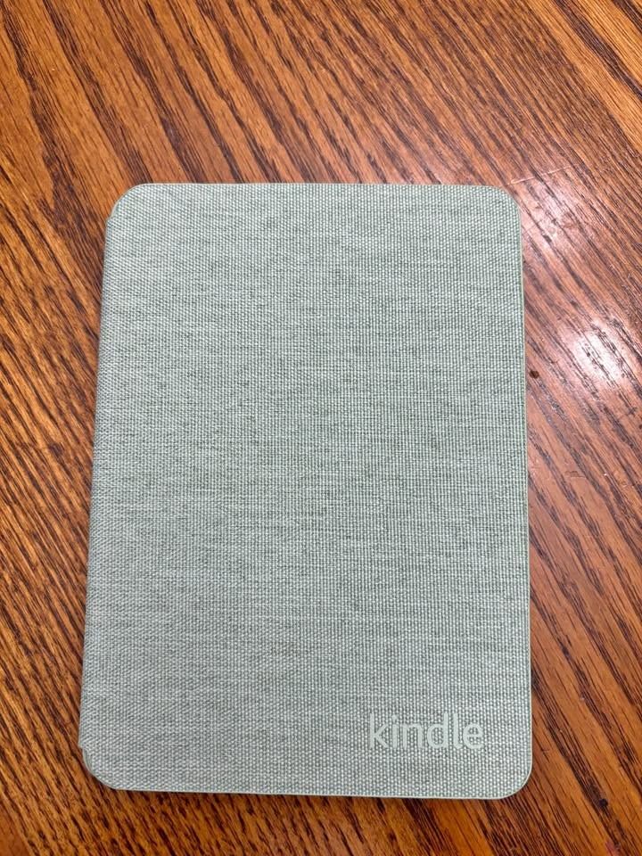 Kindle Basic 11th Gen Fabric Cover Matcha Green (Category: Cases & Sleeves) located in Angeles City. Submitted by snnychn (Listing ID 1468706679, Image 2). Description: Brand new original Amazon cover for Kindle Basic 2022/2024. Lightweight, foldable, with auto wake/sleep. Opened for photos only. Selling as an extra accessory. Inclusions: • Original fabric cover • Original packaging Kindle Basic Matcha 16GB also available separately or as a bundl