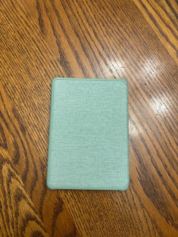 Kindle Basic 11th Gen Fabric Cover Matcha Green (Category: Cases & Sleeves) located in Angeles City. Submitted by snnychn (Listing ID 1468706679, Image 3). Description: Brand new original Amazon cover for Kindle Basic 2022/2024. Lightweight, foldable, with auto wake/sleep. Opened for photos only. Selling as an extra accessory. Inclusions: • Original fabric cover • Original packaging Kindle Basic Matcha 16GB also available separately or as a bundl