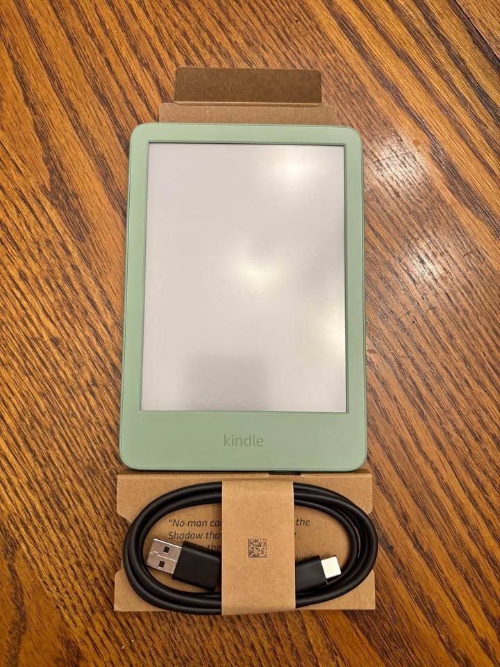 Kindle Basic 11th Generation 16GB Matcha Green 2024 (Category: E-Readers) located in Angeles City. Submitted by snnychn (Listing ID 1468706664, Image 2). Description: Pre-owned Kindle Basic in Matcha Green. Selling as an extra unit. Inclusions: • Original box • USB-C cable • Unit .