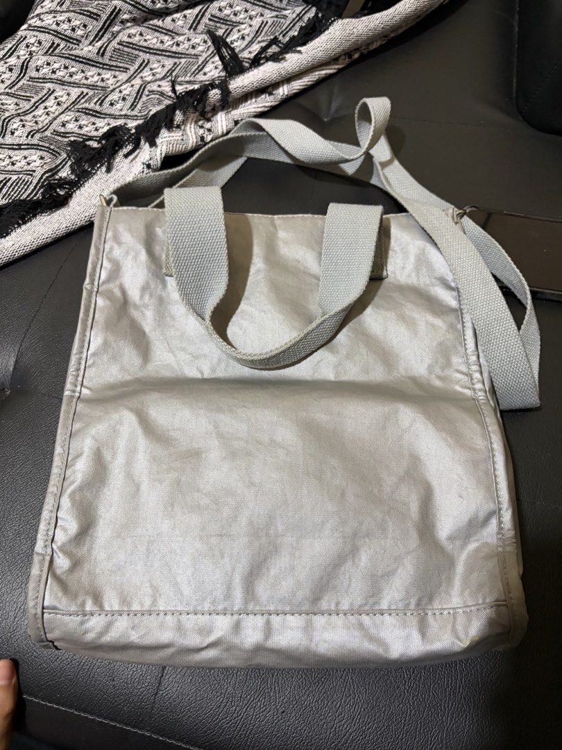 Kipling Metallic silver (Category: Tote Bags) located in San Isidro. Submitted by motherthrifter_moon (Listing ID 1468597668, Image 2). Description: Kipling brand new condition No stain sa loob No damage no issue in and out Natambak lang Padala from korea.