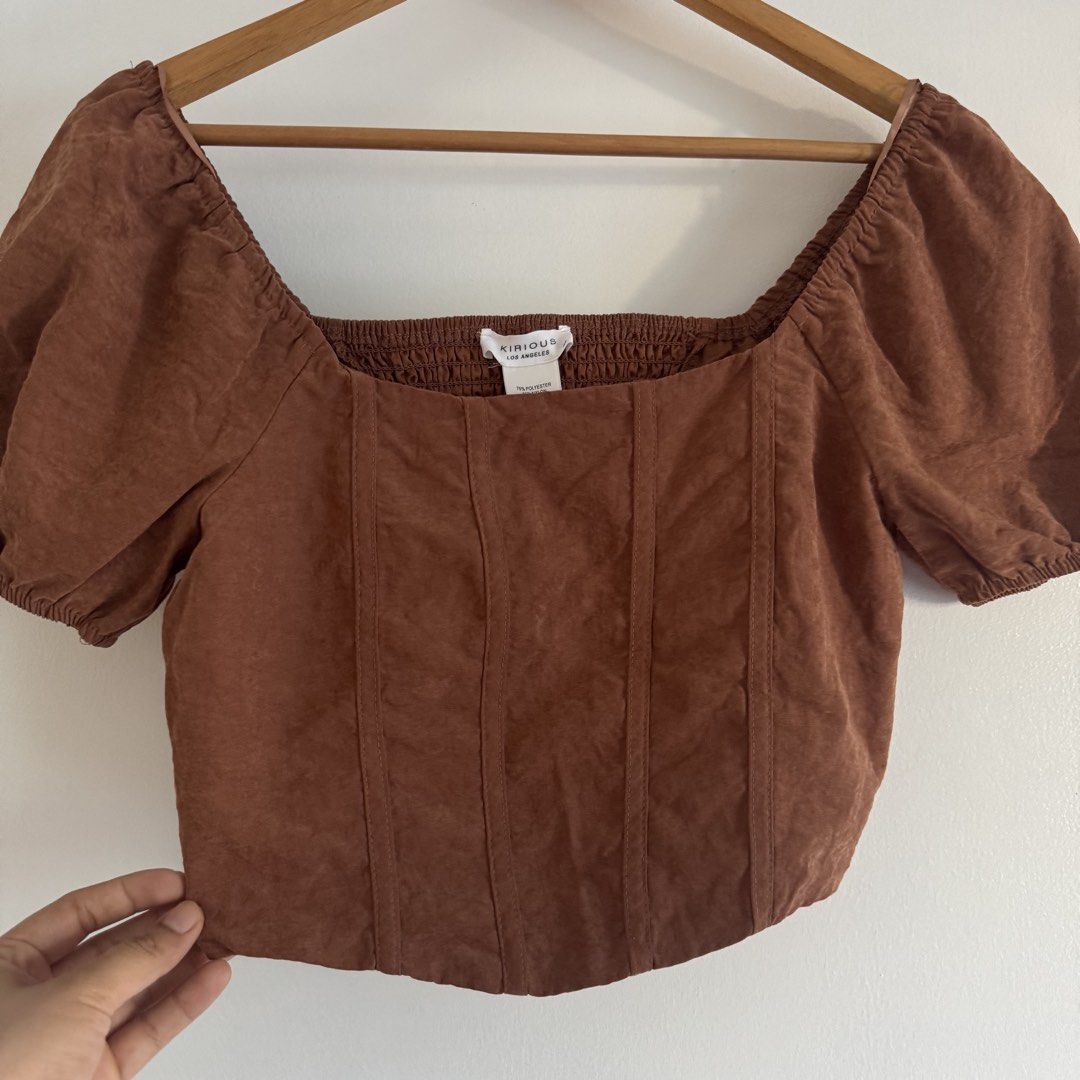 Kirious la brand corset puff (Category: Blouses) located in Manila. Submitted by apparella.ph (Listing ID 1468515824, Image 2). Description: Bought in us Super gandremoced tag only 10/10 Bust:32-28( super smock sa likod) Length from shoulder:45 ☑️Everything is my Own preloved / BNWT/BNWOT ☑️ not thrifted/Ukay ☑️ malukot sa picture kasi na stock sa cabinet (tinatamad mag plantsa ✌️ ) ☑️Personal items ( usually bought in US/UK/JPN ) every year po a
