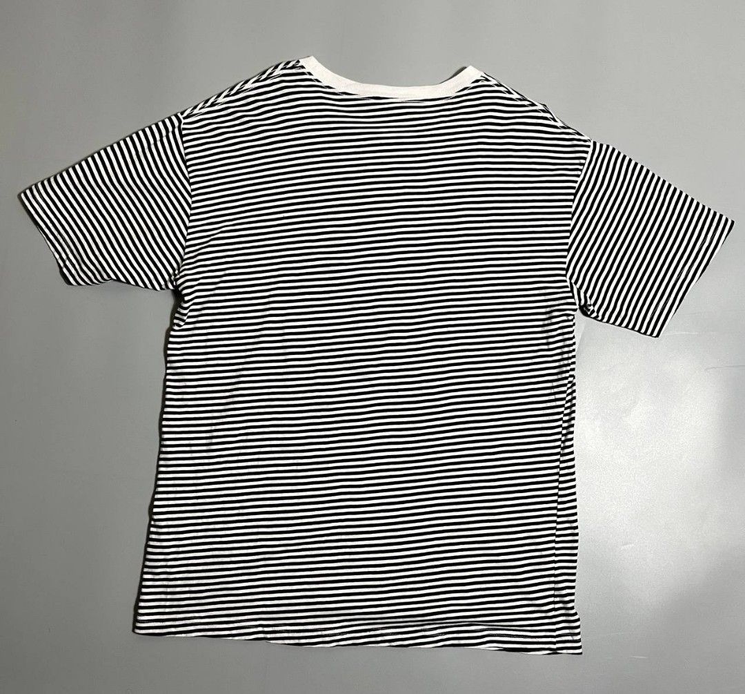 Kith Black and White Striped Tee Size L (Category: Tshirts & Polo Shirts ) located in Lucena. Submitted by sth.archvl (Listing ID 1468523281, Image 2). Description: In great condition No flaws Size large Measurements Armpit to armpit: 21 inches Length: 29 inches .