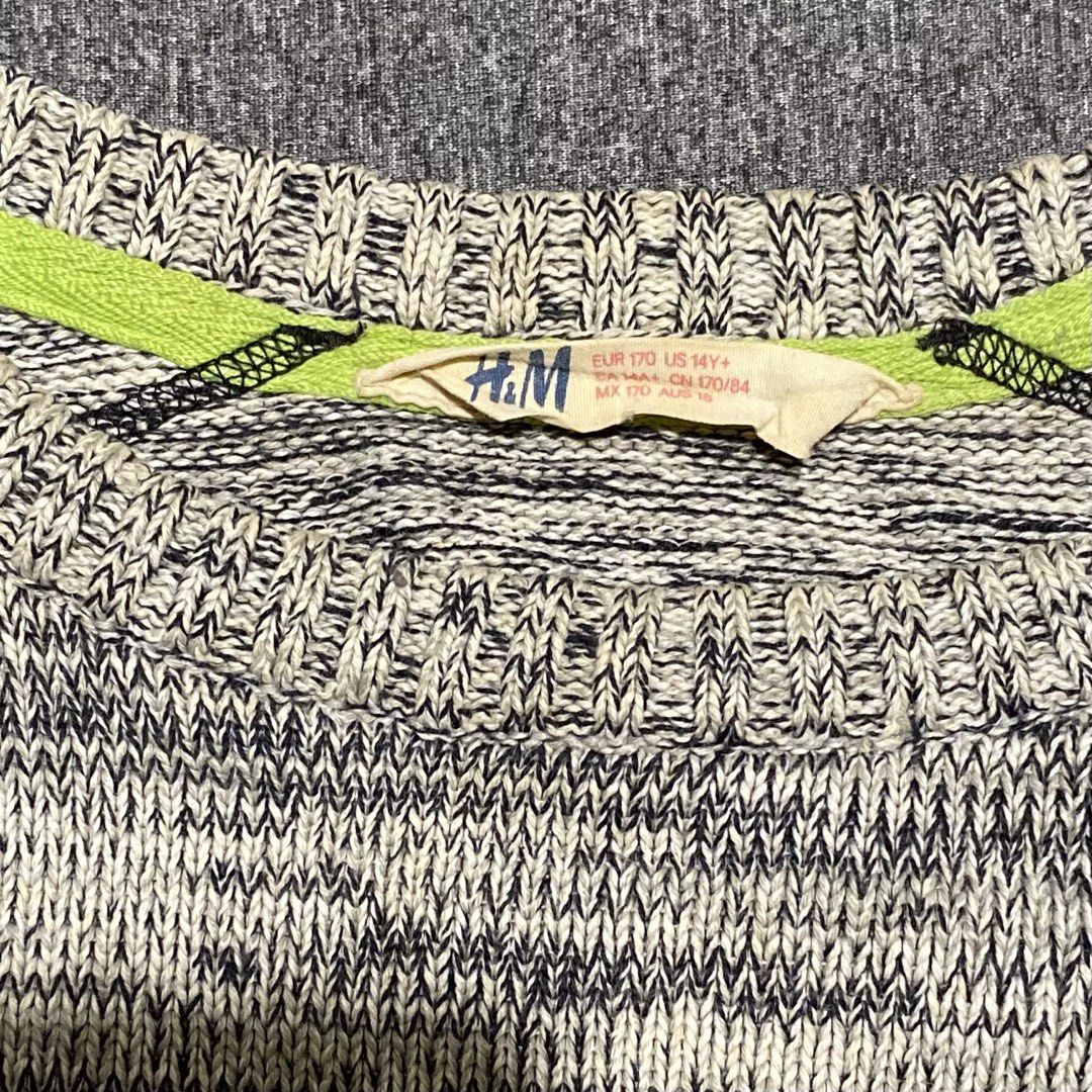Knitted sweater (Category: Coats, Jackets and Outerwear) located in Manila. Submitted by dustindustin (Listing ID 1468611435, Image 2). Description: .