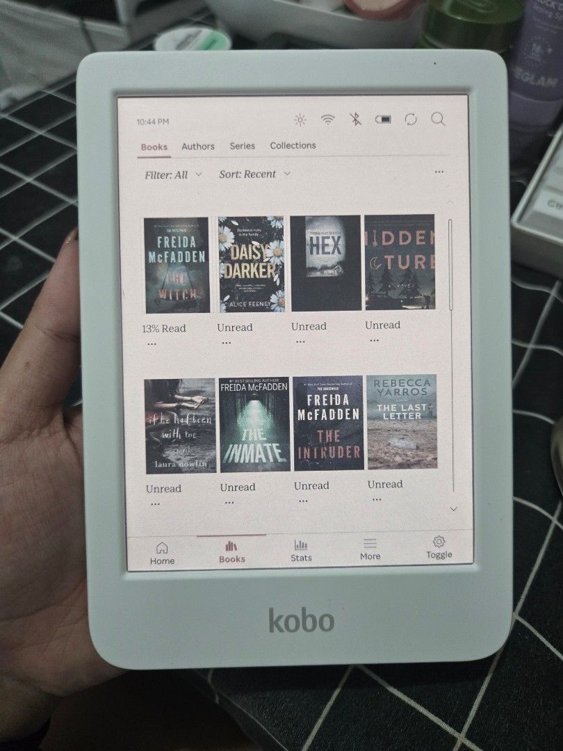 Kobo Clara Colour (White) (Category: E-Readers) located in Paranaque City. Submitted by chinxiaoxi (Listing ID 1468660438, Image 1). Description: Kobo Clara Colour - White - 1 day old - Complete set - with Koreader - with books - can annotate - no issue rfs: need funds.