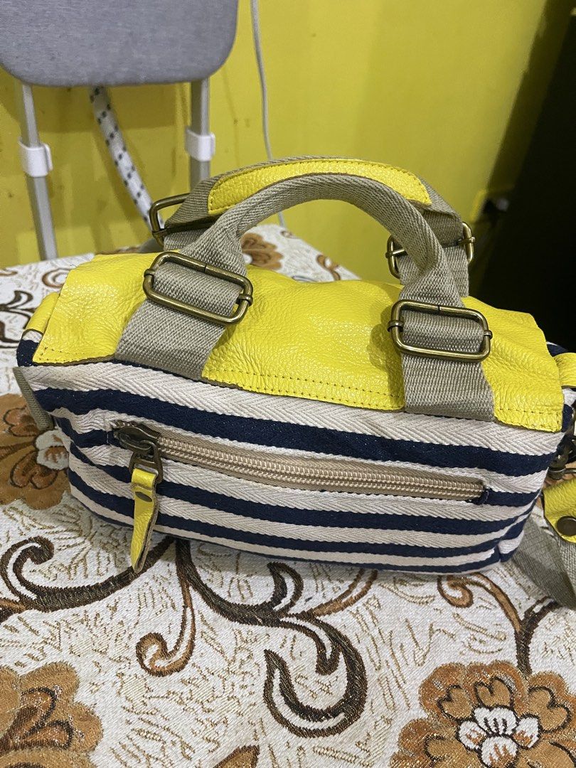 Korean Bag (Category: Shoulder Bags) located in Marikina City. Submitted by greatfindsmnlph (Listing ID 1468711297, Image 3). Description: Korean Bag Price: 250 Size: Small Width: 12 Length: 18.5 Color: Multicolor Color Rate: 10/10 Condition: 10/10 almost new Very nice in actual.