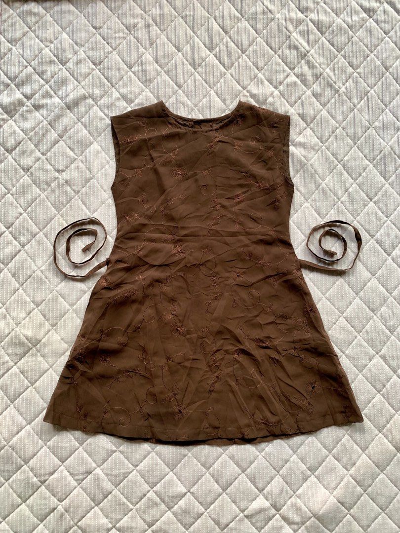 laced brown fairy elegant top (Category: Sleeveless) located in Imus. Submitted by totorocchin (Listing ID 1468656890, Image 1). Description: XXS-XS.