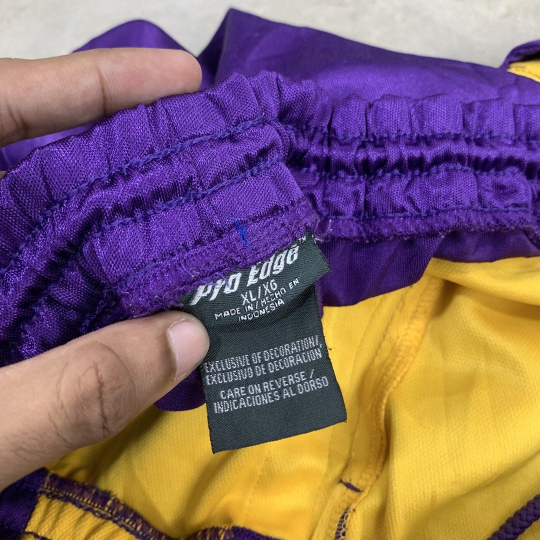 LAKERS (Category: Shorts) located in Manila. Submitted by end.user.ph (Listing ID 1468671286, Image 3). Description: LAKERS 36-40 waist (23 length).