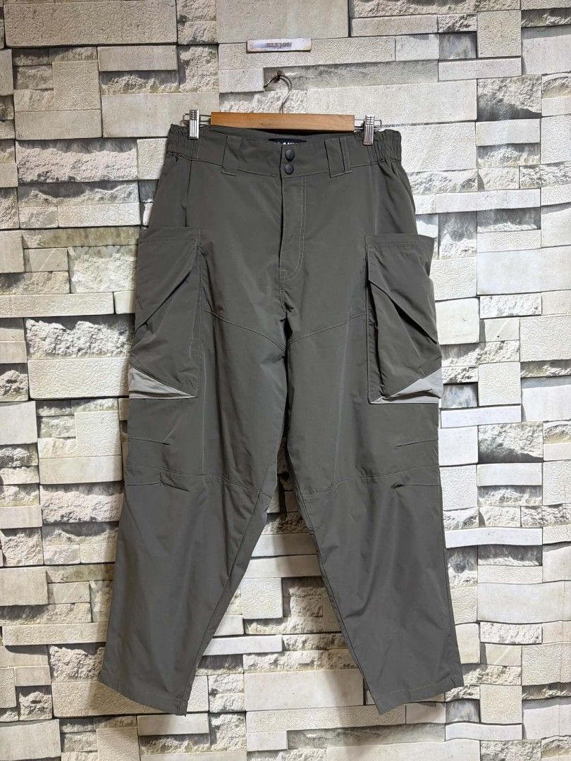 LAKH 5 PANEL POCKET TECHWEAR CARGO PANTS (Category: Trousers) located in Santa Rosa. Submitted by alejon007 (Listing ID 1468530060, Image 2). Description: LAKH 5 PANEL POCKET TECHWEAR CARGO PANTS 100% Legit Good as new No issues Size medium fit 32-34 x 40 length PRIC 1⃣6⃣8⃣0⃣ PM.