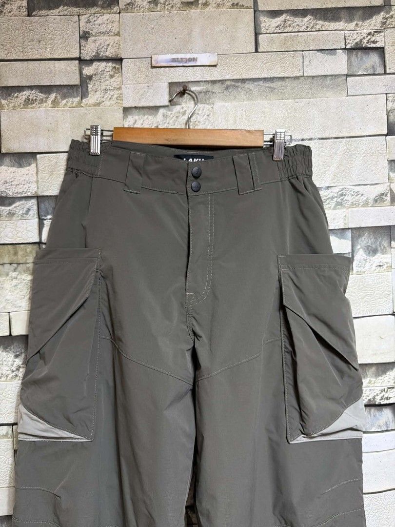 LAKH 5 PANEL POCKET TECHWEAR CARGO PANTS (Category: Trousers) located in Santa Rosa. Submitted by alejon007 (Listing ID 1468530060, Image 3). Description: LAKH 5 PANEL POCKET TECHWEAR CARGO PANTS 100% Legit Good as new No issues Size medium fit 32-34 x 40 length PRIC 1⃣6⃣8⃣0⃣ PM.