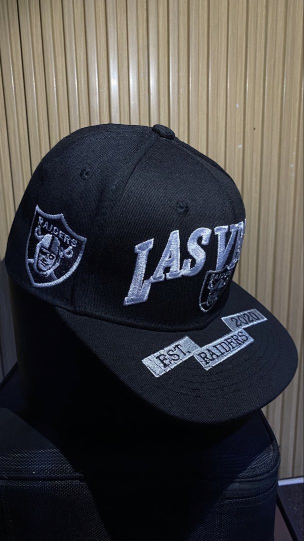 Las Vegas Raiders Closecap Hat Size 7 (Category: Caps & Hats) located in Manila. Submitted by _kyndzgrt (Listing ID 1468682207, Image 2). Description: - Authentic Black Las Vegas Raiders snapback cap - Size 7 tag included - Features embroidered Las Vegas lettering and iconic Raiders shield logo on the front - Brim detailed with 'Est. 2020 Raiders' embroidery - Side panel includes an official Raiders shield patch - Structured fit with a flat brim 