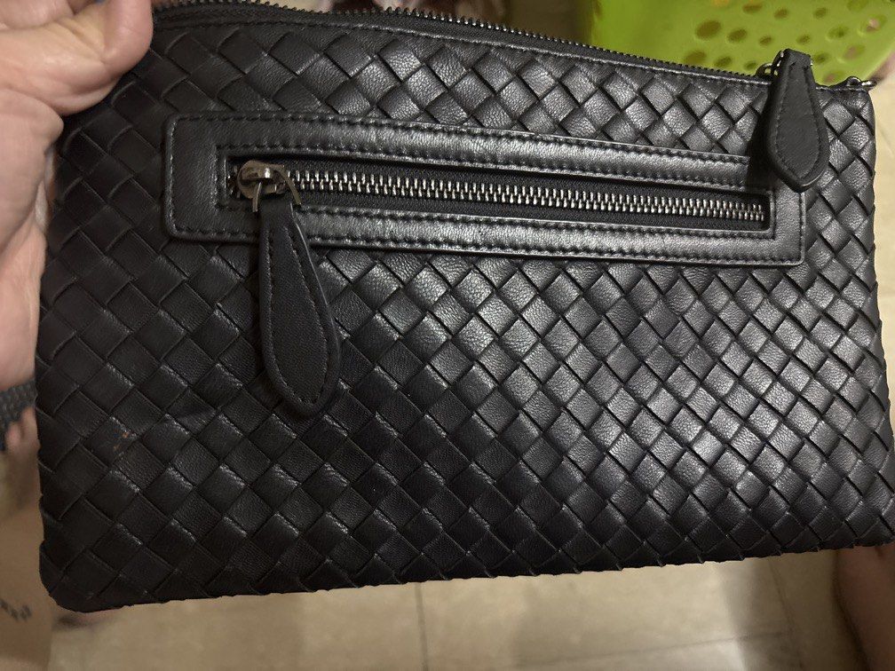 Leather bag black (Category: Cross-body Bags) located in Manila. Submitted by vintageaccessories (Listing ID 1468680672, Image 1). Description: .