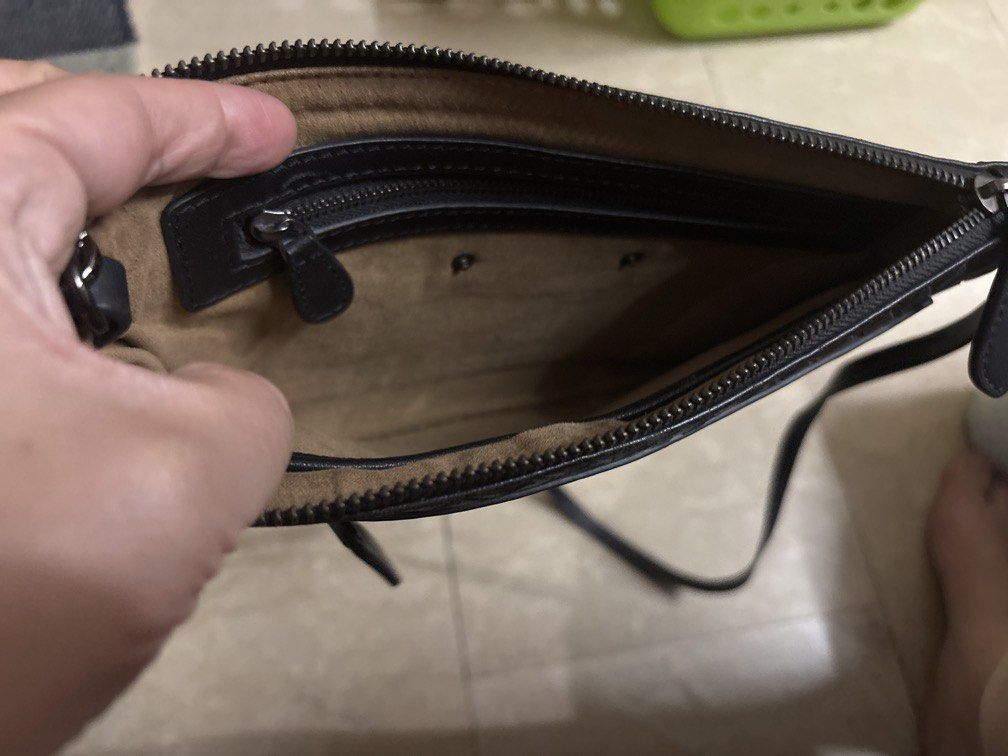 Leather bag black (Category: Cross-body Bags) located in Manila. Submitted by vintageaccessories (Listing ID 1468680672, Image 2). Description: .