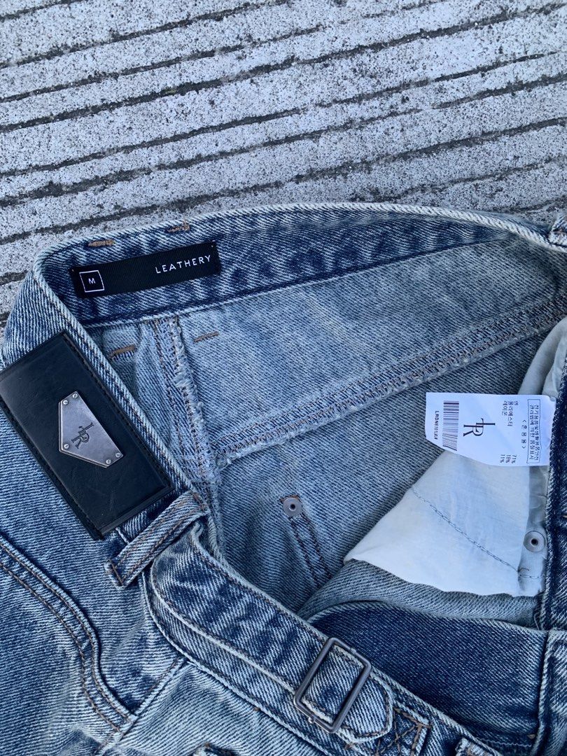LEATHERY Washed Baggy Pants (Category: Jeans) located in Cebu City. Submitted by lnrd_finds (Listing ID 1468628881, Image 3). Description: LEATHERY Washed Baggy Pants Waist 33 Length 38 Thigh 14.5 Leg Opening 11.5 Issue:❌ Excellent condition.