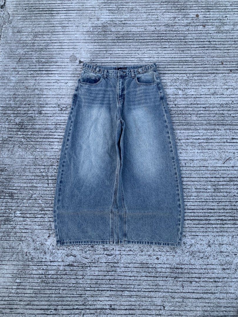 LEATHERY Washed Baggy Pants (Category: Jeans) located in Cebu City. Submitted by lnrd_finds (Listing ID 1468628881, Image 1). Description: LEATHERY Washed Baggy Pants Waist 33 Length 38 Thigh 14.5 Leg Opening 11.5 Issue:❌ Excellent condition.