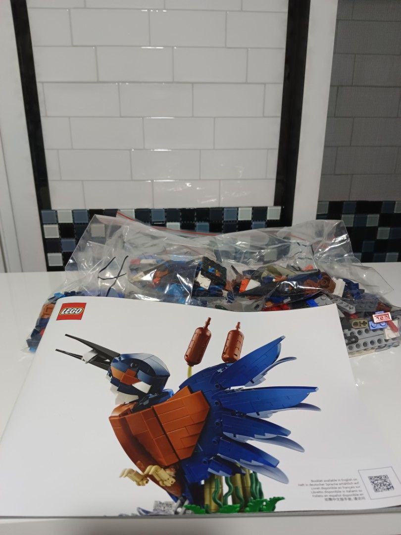 LEGO Icons 10331 - Kingfisher (Category: Lego & Building Sets) located in Pasig City. Submitted by mortenk1986 (Listing ID 1468636384, Image 2). Description: Pre-owned, but only used for display. Never played with and in excellent condition. The set is 100% complete and has been carefully disassembled following the instructions and repacked into new, numbered ziplock bags to make rebuilding easier. Location: Pasig City Feel free to message me if 