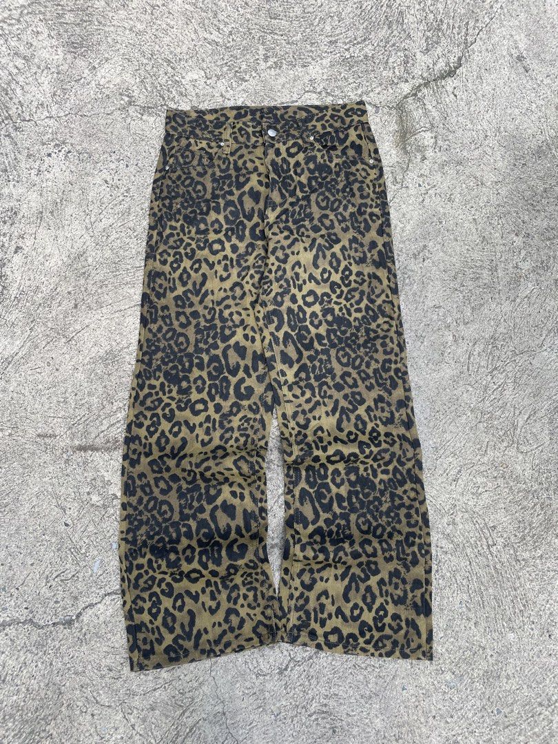 leopard baggy pants (Category: Jeans) located in Manila. Submitted by heironjay140351 (Listing ID 1468611165, Image 1). Description: size 32 no issue baggy sya sympre like new condition.