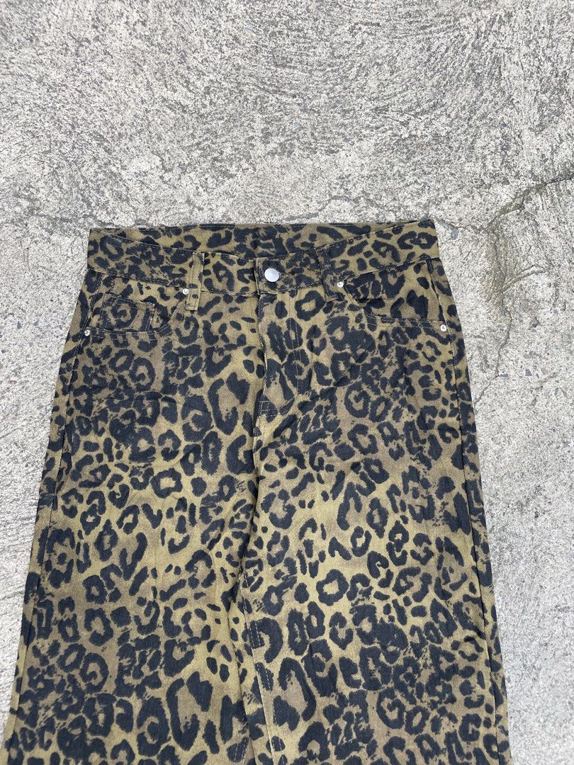 leopard baggy pants (Category: Jeans) located in Manila. Submitted by heironjay140351 (Listing ID 1468611165, Image 3). Description: size 32 no issue baggy sya sympre like new condition.