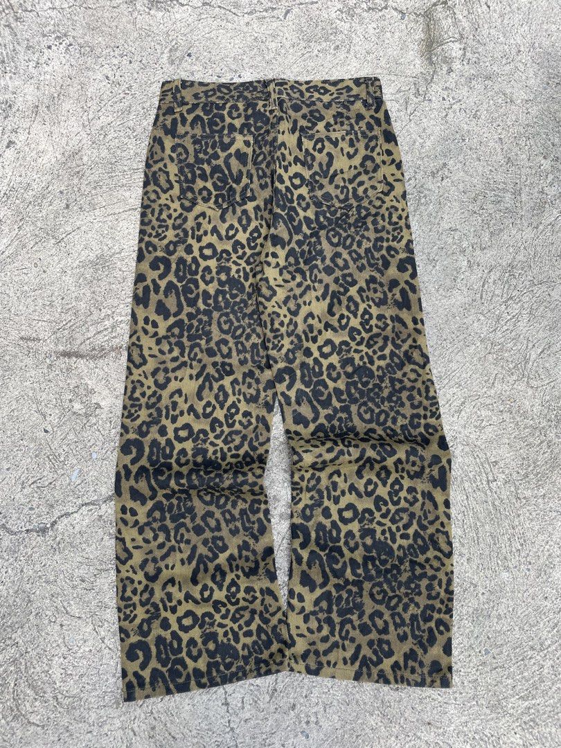 leopard baggy pants (Category: Jeans) located in Manila. Submitted by heironjay140351 (Listing ID 1468611165, Image 2). Description: size 32 no issue baggy sya sympre like new condition.