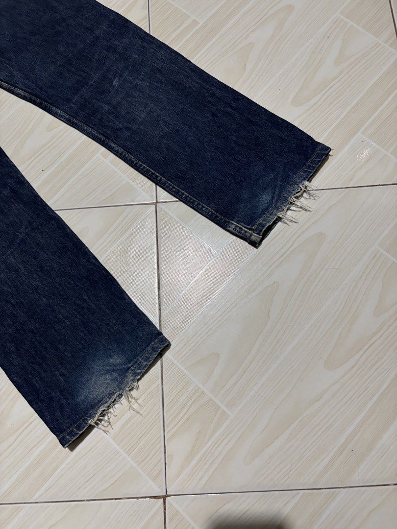 LEVIS 501 (Category: Jeans) located in Carmona. Submitted by arthrift.31 (Listing ID 1468500200, Image 3). Description: Waistline:28 Length:38 Hem:8 Condition:Good Colorrate:9/10 Issue:See the last picture.