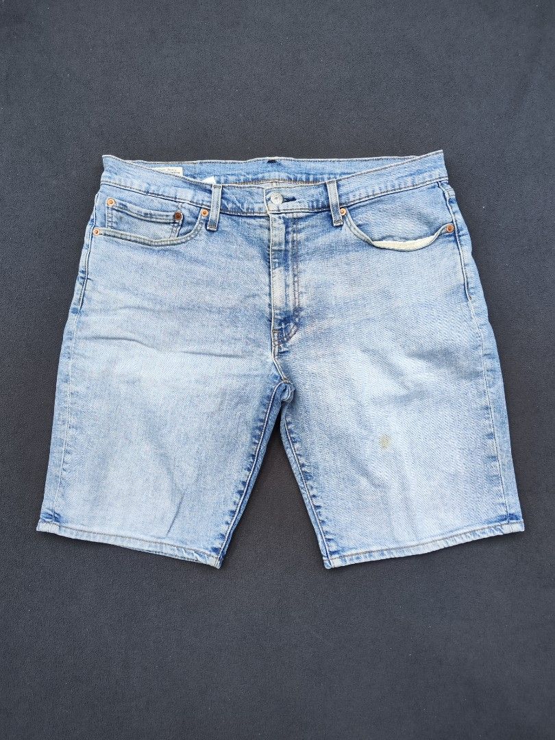 Levis 511 Denim Shorts (Category: Shorts) located in Bulacan. Submitted by emilj23 (Listing ID 1468564764, Image 3). Description: Levis 511 Denim Shorts Size 36 on tag L 19.5 W 36 Leg Hole 9.5 Condition 9.5/10 Color rate 9.5/10 Issue Stain.