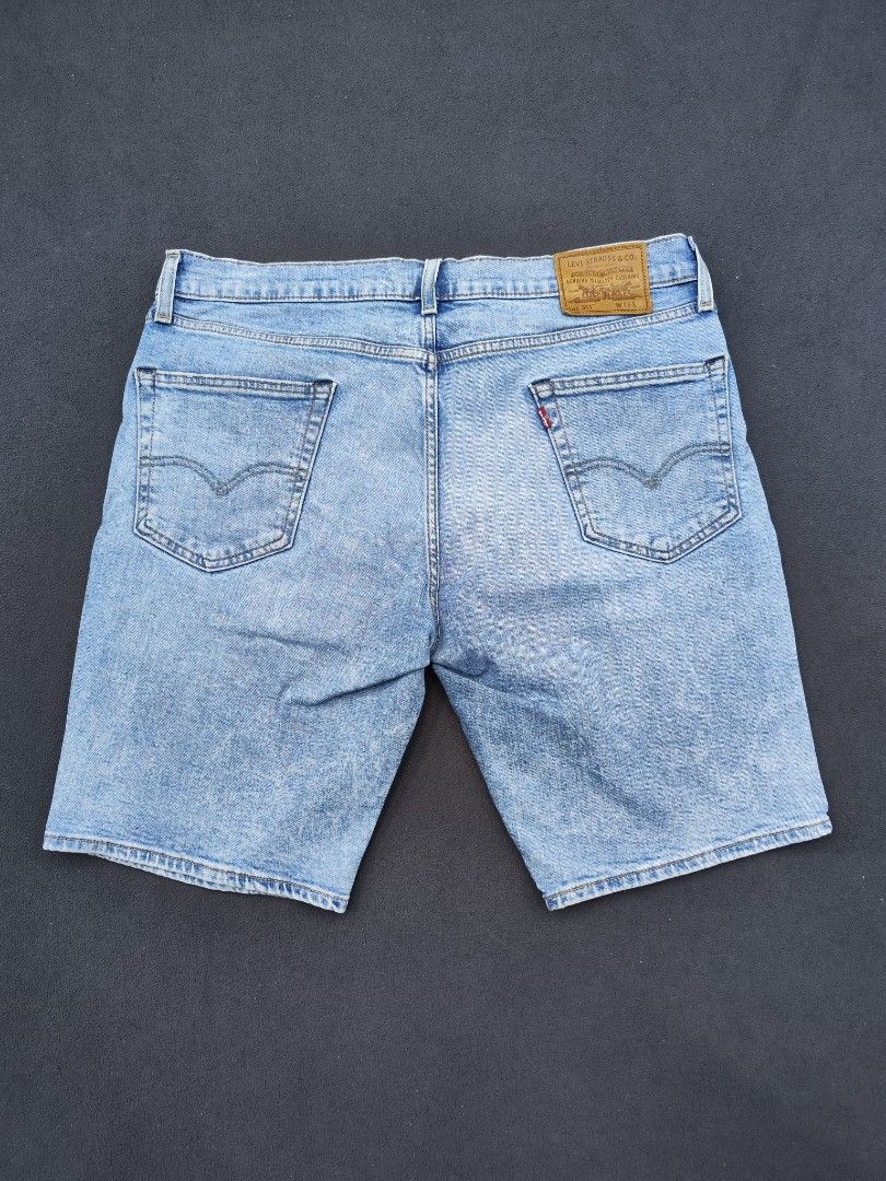 Levis 511 Denim Shorts (Category: Shorts) located in Bulacan. Submitted by emilj23 (Listing ID 1468564764, Image 1). Description: Levis 511 Denim Shorts Size 36 on tag L 19.5 W 36 Leg Hole 9.5 Condition 9.5/10 Color rate 9.5/10 Issue Stain.