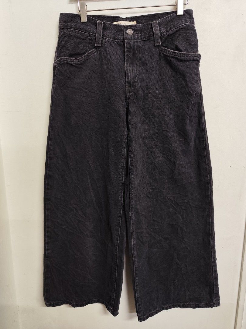 Levis '94 Baggy Wideleg Jeans (Category: Jeans) located in Compostela. Submitted by fashiondeamar (Listing ID 1468601518, Image 2). Description: 🔥Levis '94 Baggy Wideleg Ladies Jeans ✅W27 L29 ✅Actual Size W29 L37 Hem 12.