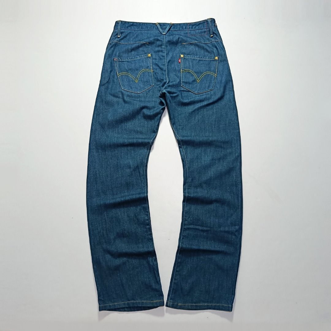 Levi’s C03 Blue Denim Jeans (Category: Jeans) located in Taytay. Submitted by hoodgrail.vtg (Listing ID 1468630944, Image 2). Description: • Excellent condition - Lightly used • Classic blue wash with subtle fading and contrast stitching • Size on tag: W31 L32 — best fits W33 • Measurements: 17 x 44 in • Leg opening: 8.5 in • Color rate: 9/10 • Issue: None.