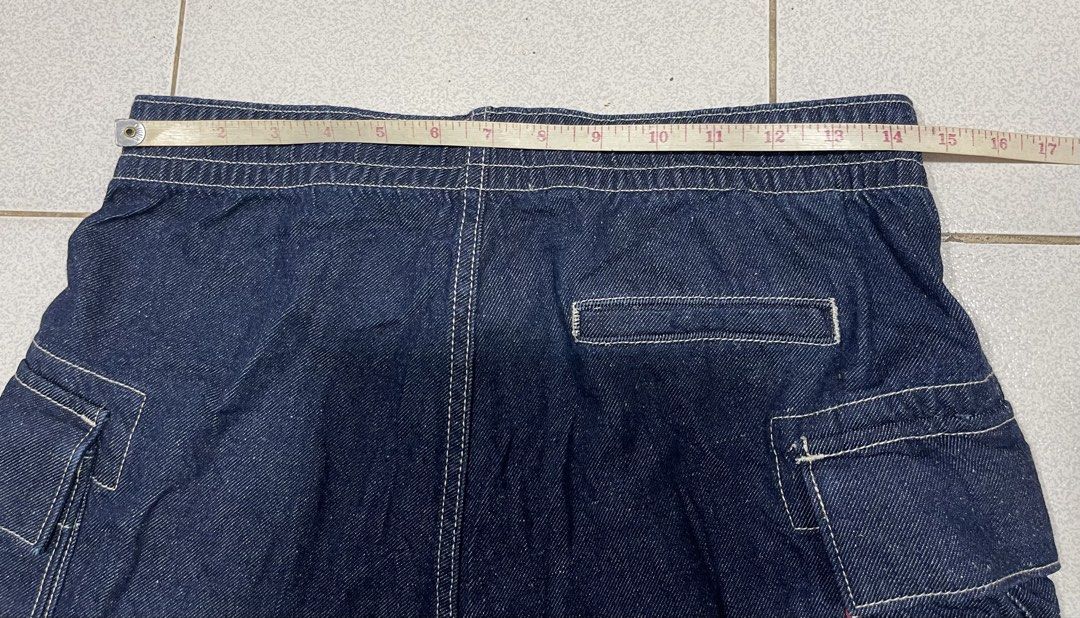 Levis Denim Cargo Utility Short (Category: Shorts) located in Mandaue City. Submitted by MJ_80 (Listing ID 1468645279, Image 3). Description: Mens Levis Summer Loose Denim Utility Short Small on tag Fits 29-32 Waist See photos for measurements Missing Drawstrings Color rate & Condition: 9.9/10 Price: 1,750.