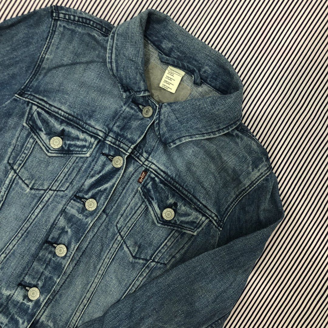 Levi's Denim Jacket Medium Wash (Category: Coats, Jackets and Outerwear) located in Angeles City. Submitted by gray_thrift8 (Listing ID 1468559657, Image 2). Description: Dimensions: 17 width 19.5 length 24 sleeves Issue: Stains Need wash Pm!.