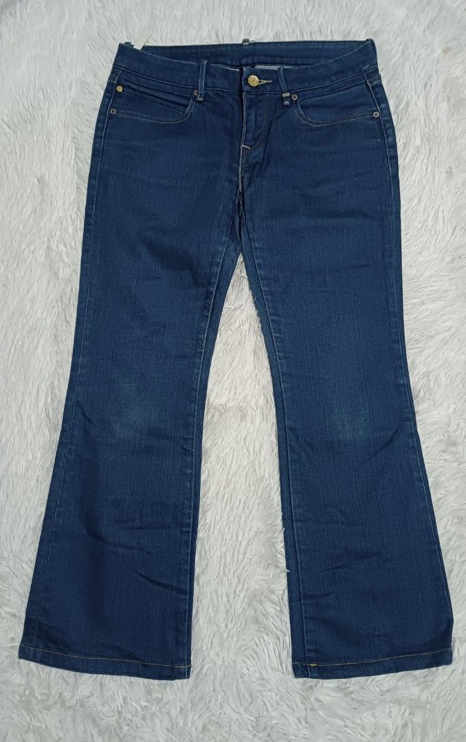 Levi's flared jeans (Category: Jeans) located in Ozamiz City. Submitted by meshthrift11 (Listing ID 1468602093, Image 2). Description: size 28 slightly stretch.
