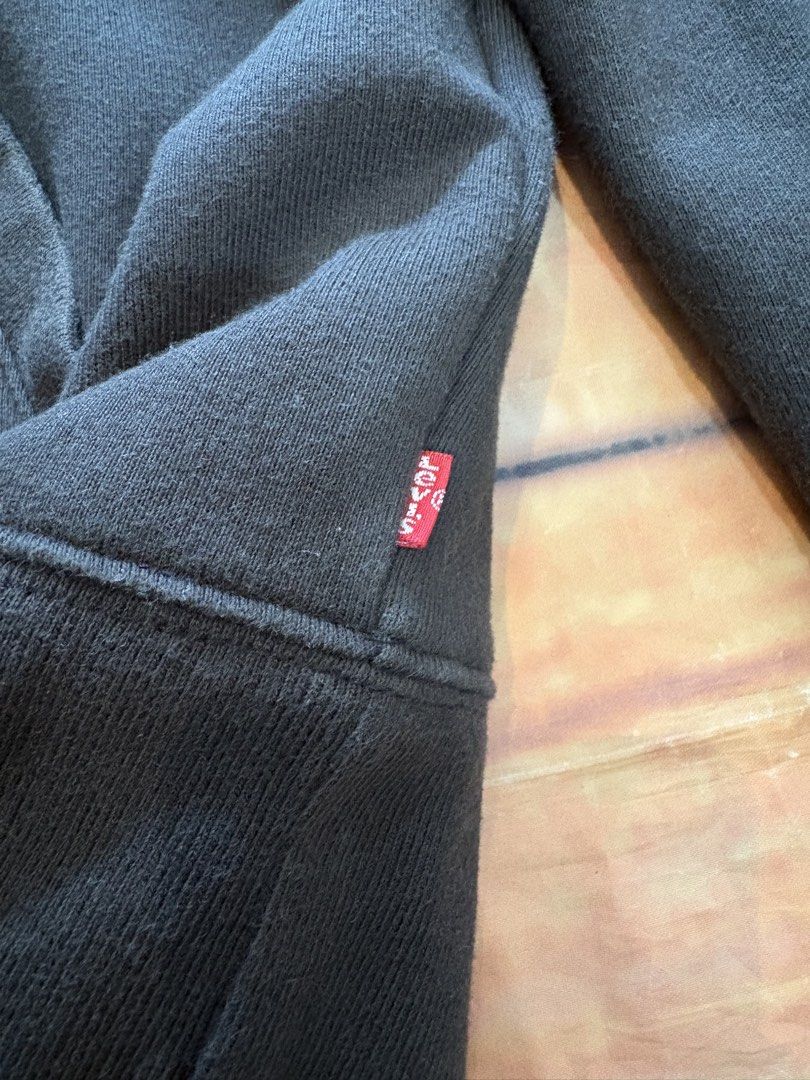 Levi’s Hoodie (Category: Coats, Jackets and Outerwear) located in Echague. Submitted by jake_rc (Listing ID 1468527122, Image 3). Description: Levi’s Hoodie Size XS fit sa Small 20.5 x 26 Excellent Price 750 plus SF.