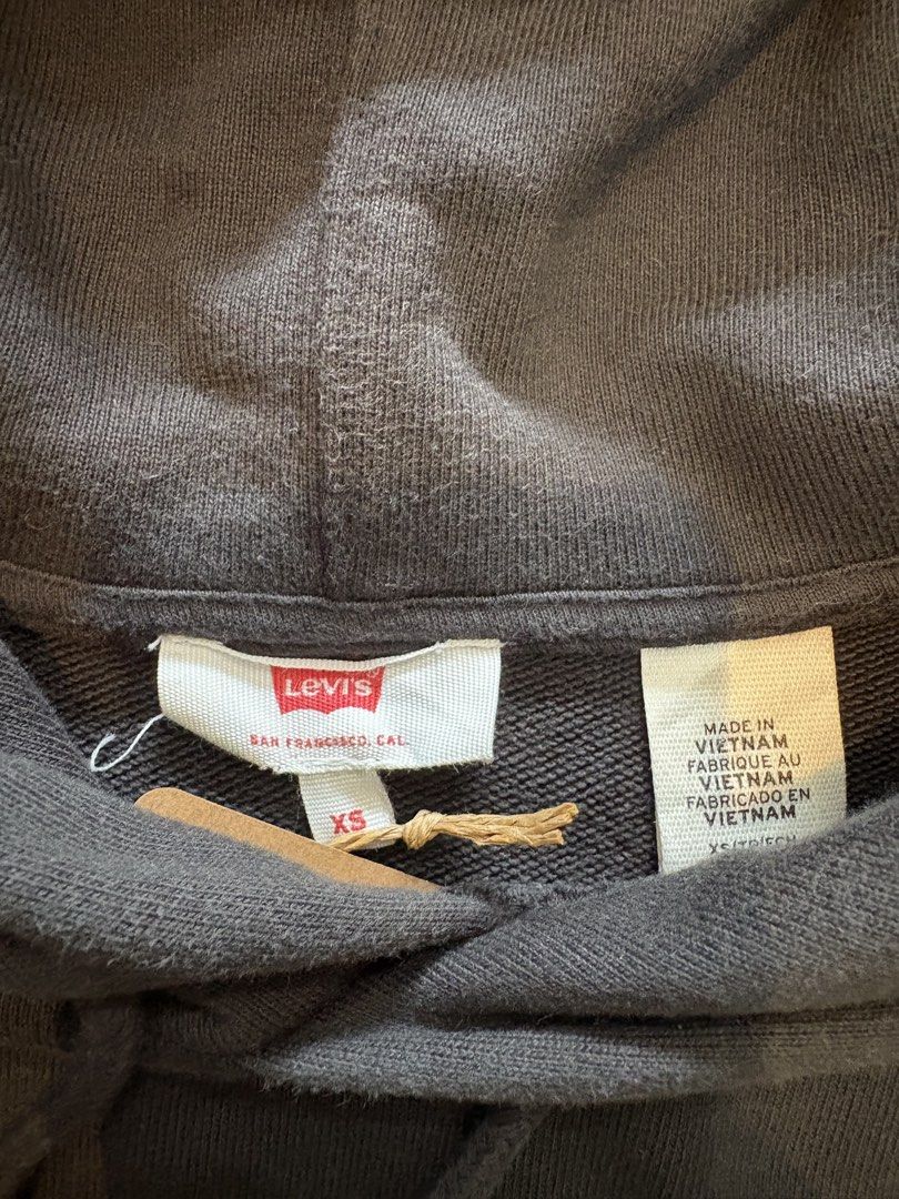 Levi’s Hoodie (Category: Coats, Jackets and Outerwear) located in Echague. Submitted by jake_rc (Listing ID 1468527122, Image 2). Description: Levi’s Hoodie Size XS fit sa Small 20.5 x 26 Excellent Price 750 plus SF.