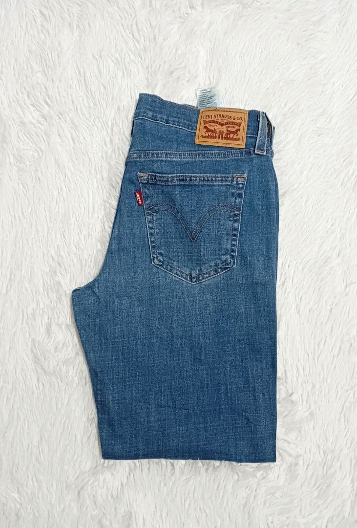 Levi's jeans (Category: Jeans) located in Ozamiz City. Submitted by meshthrift11 (Listing ID 1468600589, Image 1). Description: size 30-32 length 36 super stretchable.