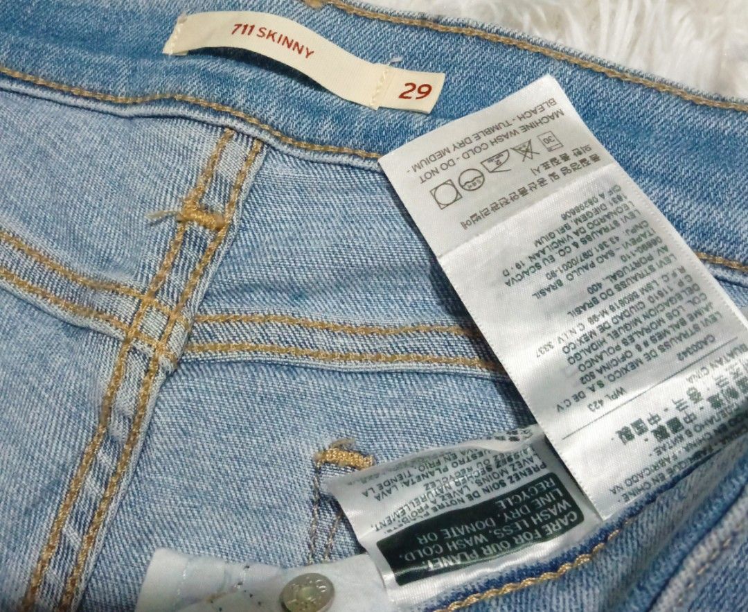 Levi's jeans (Category: Jeans) located in Ozamiz City. Submitted by meshthrift11 (Listing ID 1468601708, Image 3). Description: size 30-32 length 37 stretchable.