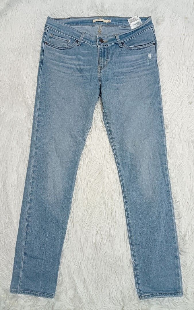 Levi's jeans (Category: Jeans) located in Ozamiz City. Submitted by meshthrift11 (Listing ID 1468601708, Image 2). Description: size 30-32 length 37 stretchable.