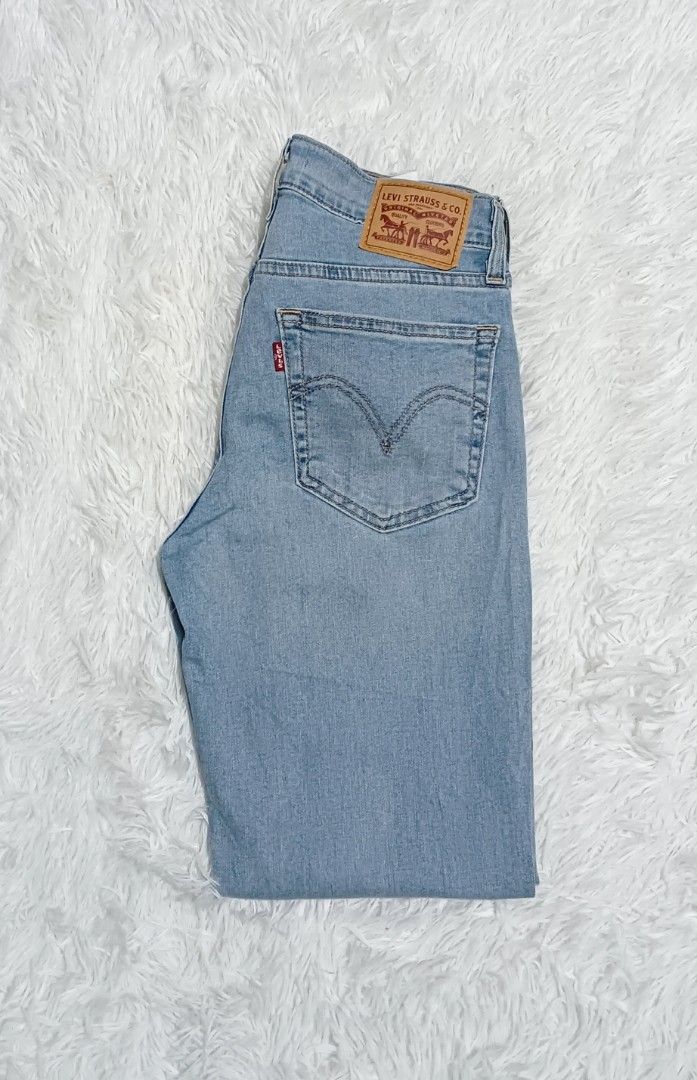 Levi's jeans (Category: Jeans) located in Ozamiz City. Submitted by meshthrift11 (Listing ID 1468602488, Image 1). Description: size 27-28 length 36 stretchable.