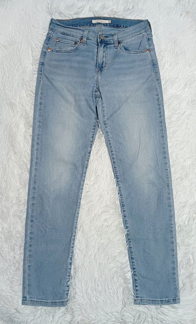 Levi's jeans (Category: Jeans) located in Ozamiz City. Submitted by meshthrift11 (Listing ID 1468602488, Image 2). Description: size 27-28 length 36 stretchable.