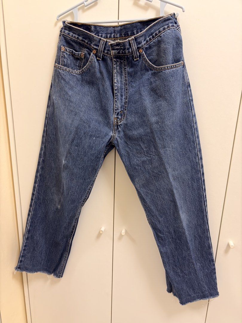 Levis mom jeans (Category: Jeans) located in Quezon City. Submitted by j.styles (Listing ID 1468677343, Image 1). Description: Length 39 inches.